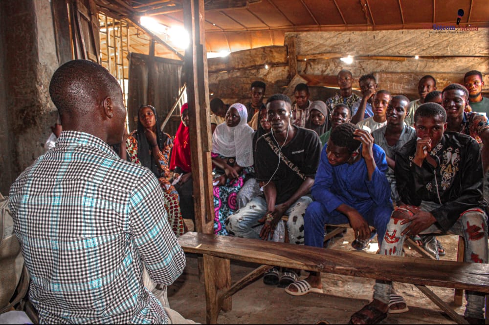 Alanamu youth for good governance holds community development sitting, implores members to obtain PVC