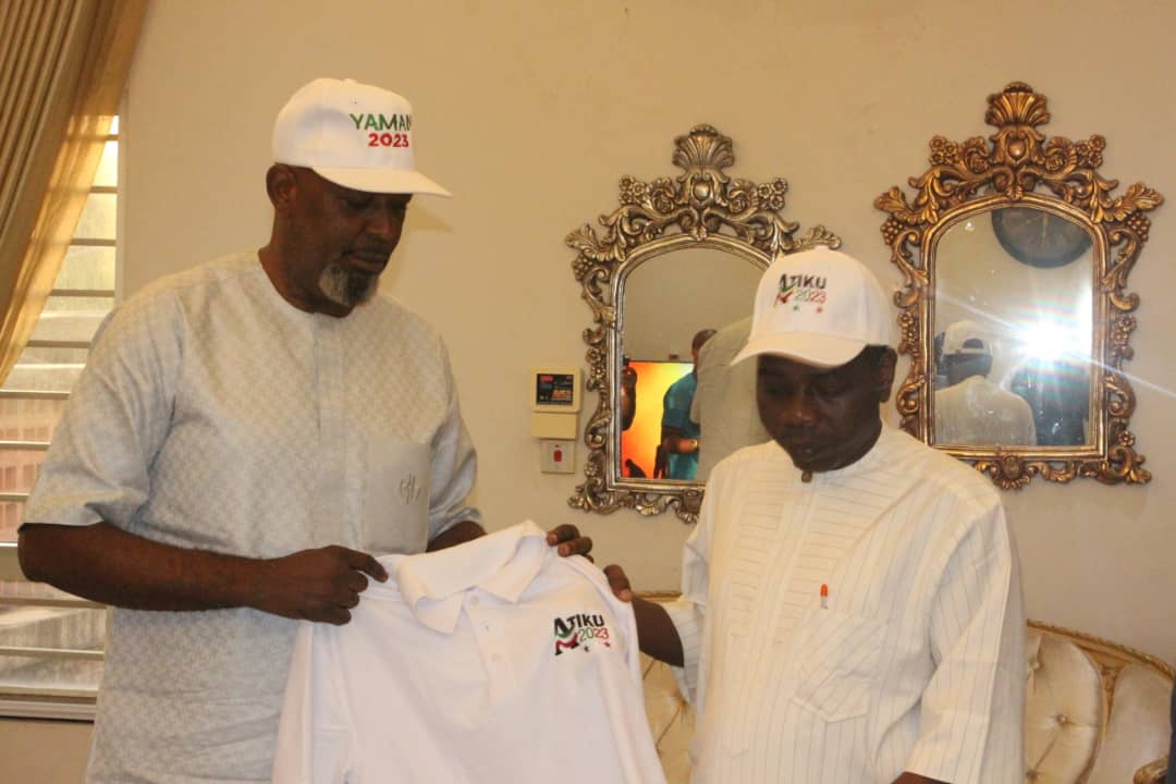 PDP Stalwart Kamardeen Donates Campaign Souvenirs, Other Items to Party in Kwara