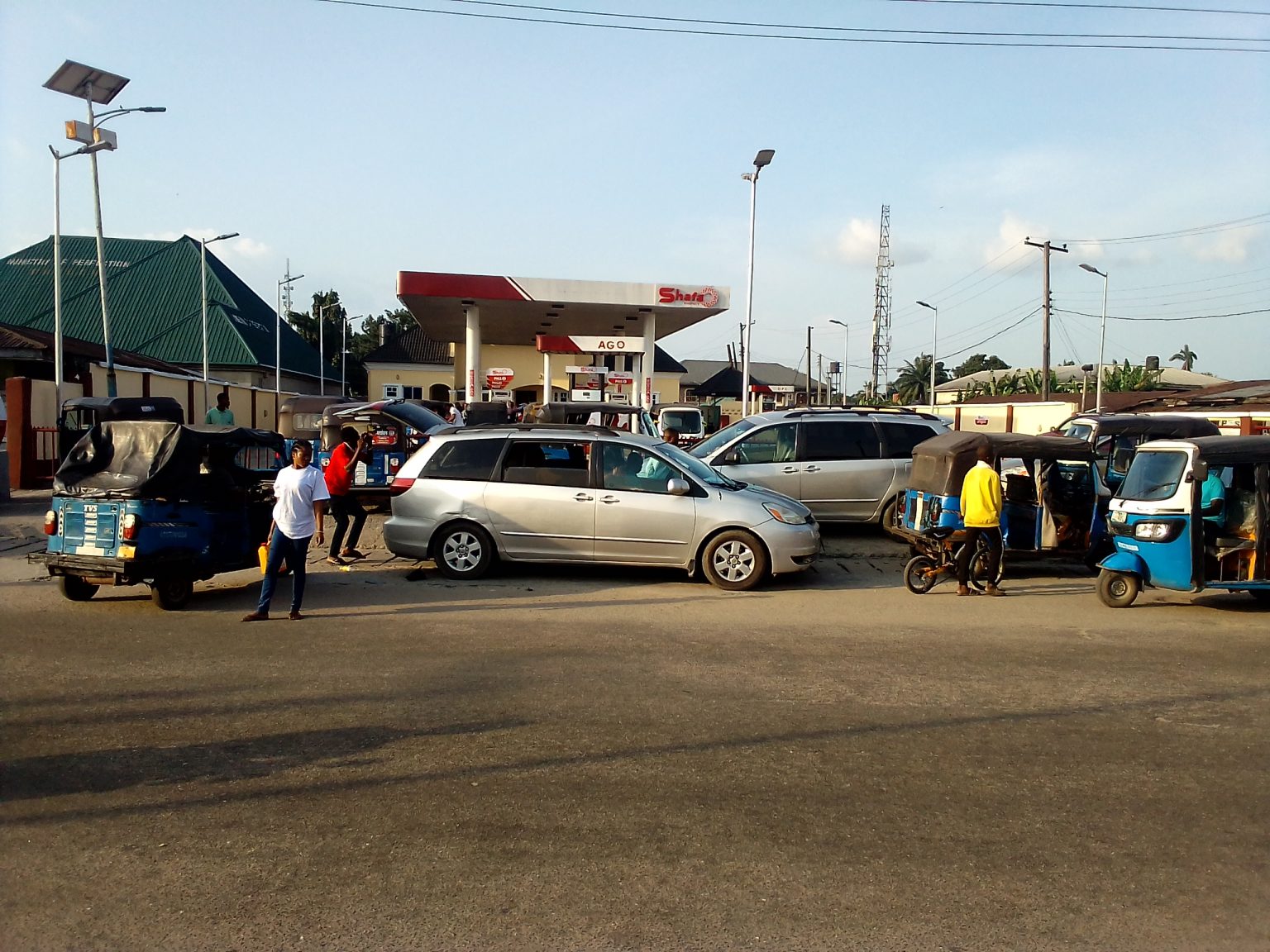 Petrol stations shut operations in Delta, litre hiked to N200