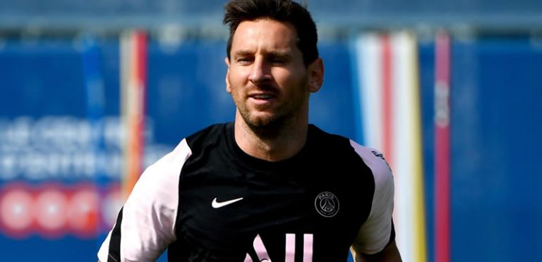 Messi extends PSG contract