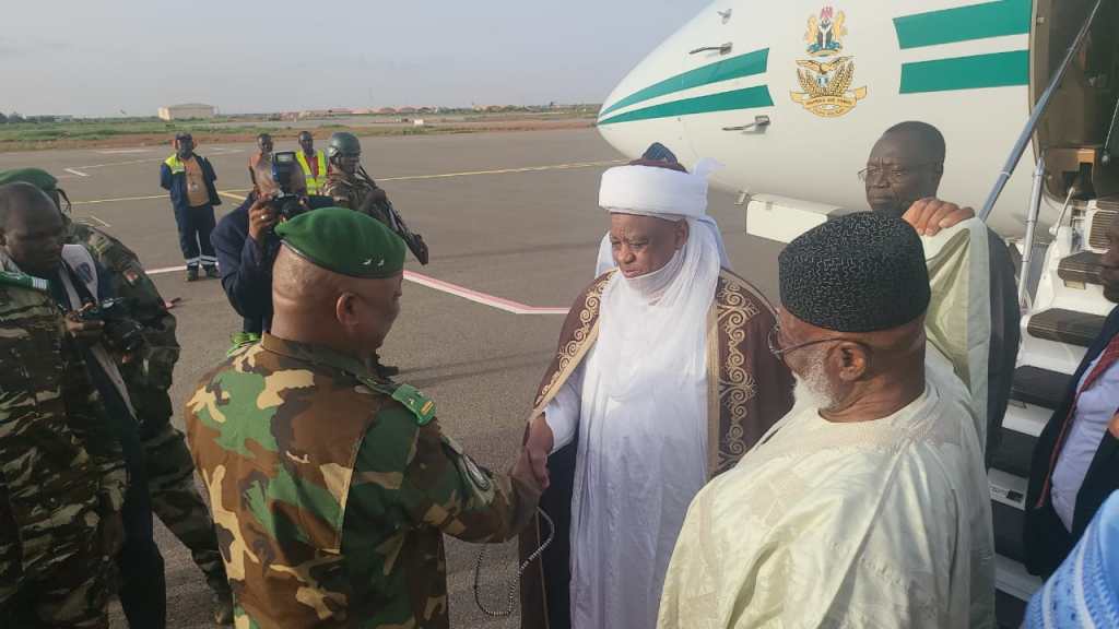 Breaking: Abdulsalami Abubakar, Sultan storm Niger Republic