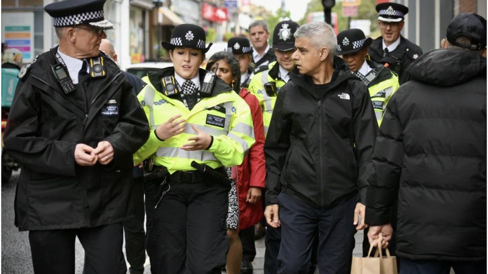 Mobile phone stolen every six minutes in London – Met Police