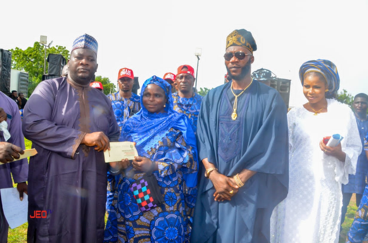 Kwara Lawmaker, Owolabi Rasaq Empowers 300 Constituents with Cash Grants at 2024 Owoo Carnival